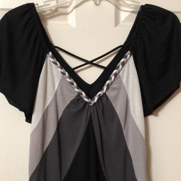 Blouse V-Neck Size Small Black Top with Gray and White Design - Picture 2 of 6